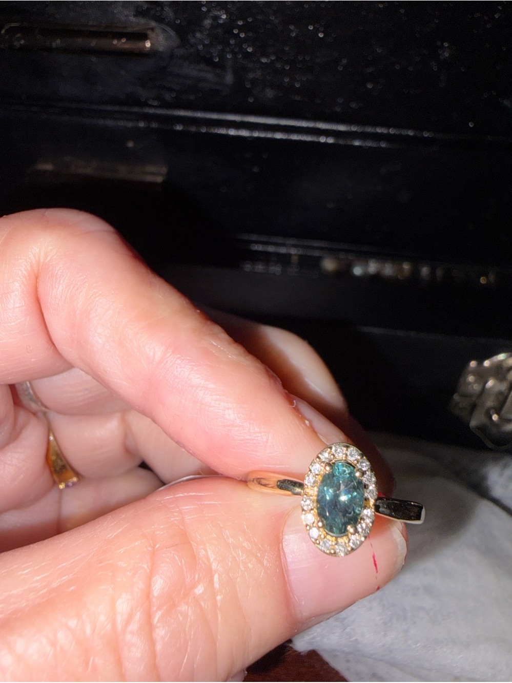American Blue Sapphire and diamond Halo ring 1/10k tw yellow gold - Picture 10 of 13